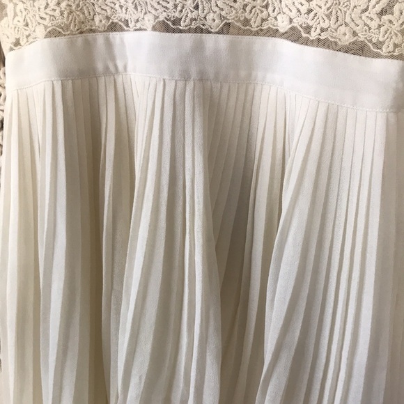 Kimchi Blue high low plunge back lace dress sz 4 - Picture 4 of 9